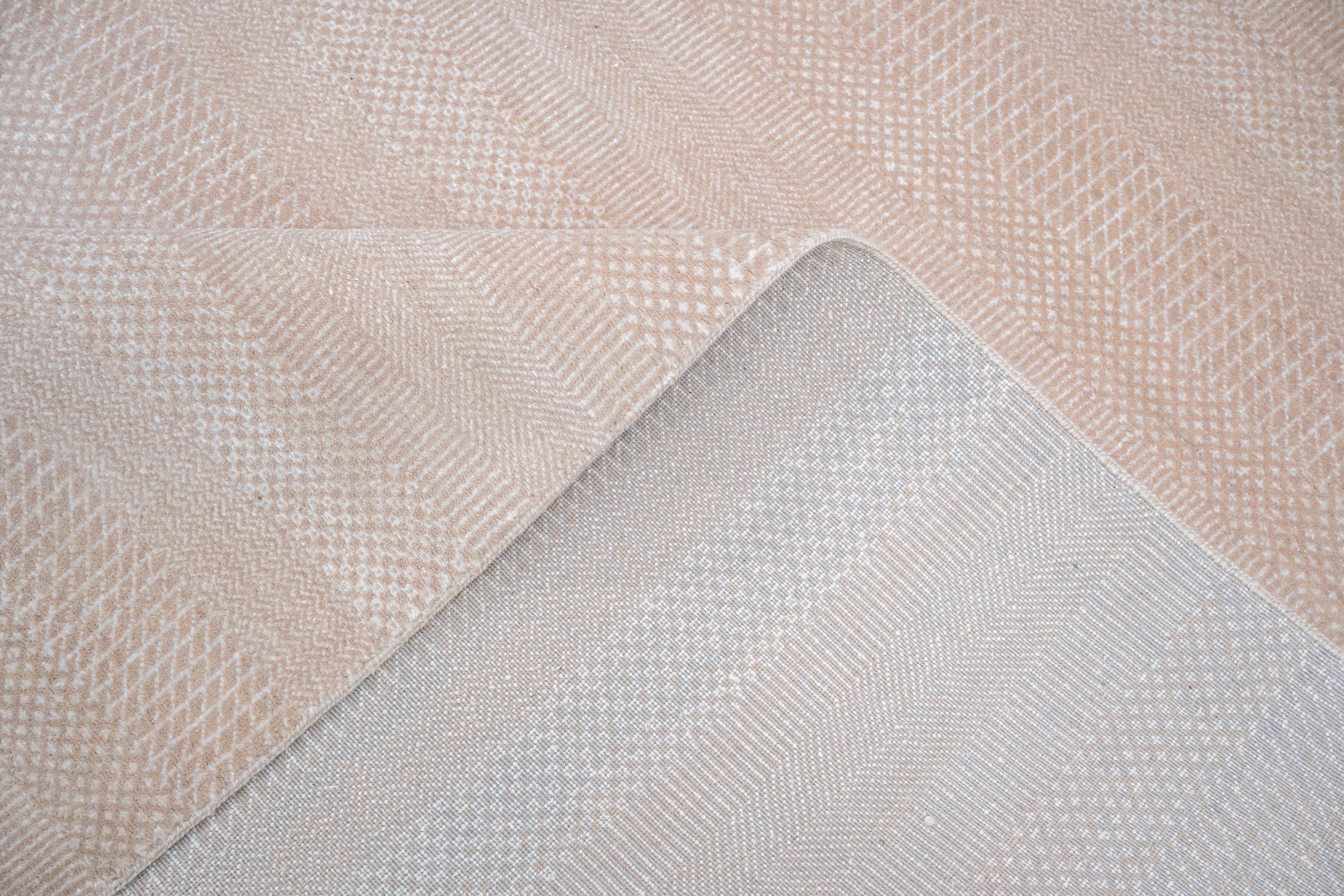Handknotted Carpet DIA- 87 MCN,  Dark Vanilla & Platinum